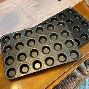 2 pampered chef mini muffin/cupcake baking pans